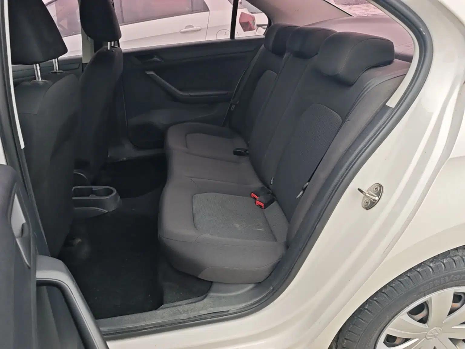 Volkswagen Jetta 2017 1.5L Manual Fashion Edition — миниатюра 20