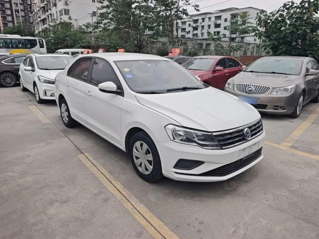 Volkswagen Jetta 2017 1.5L Manual Fashion Edition — миниатюра 3