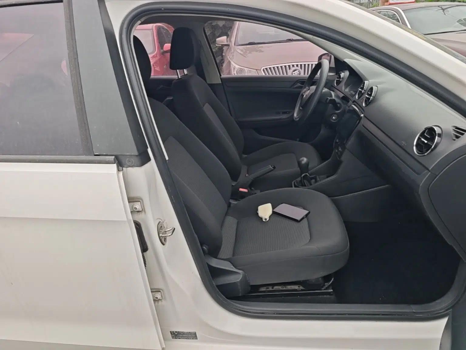 Volkswagen Jetta 2017 1.5L Manual Fashion Edition — миниатюра 23