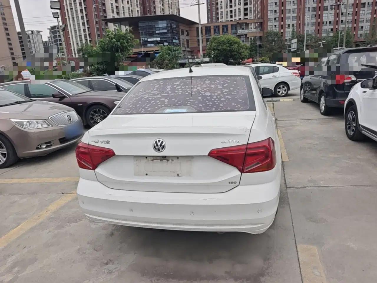 Volkswagen Jetta 2017 1.5L Manual Fashion Edition — миниатюра 5
