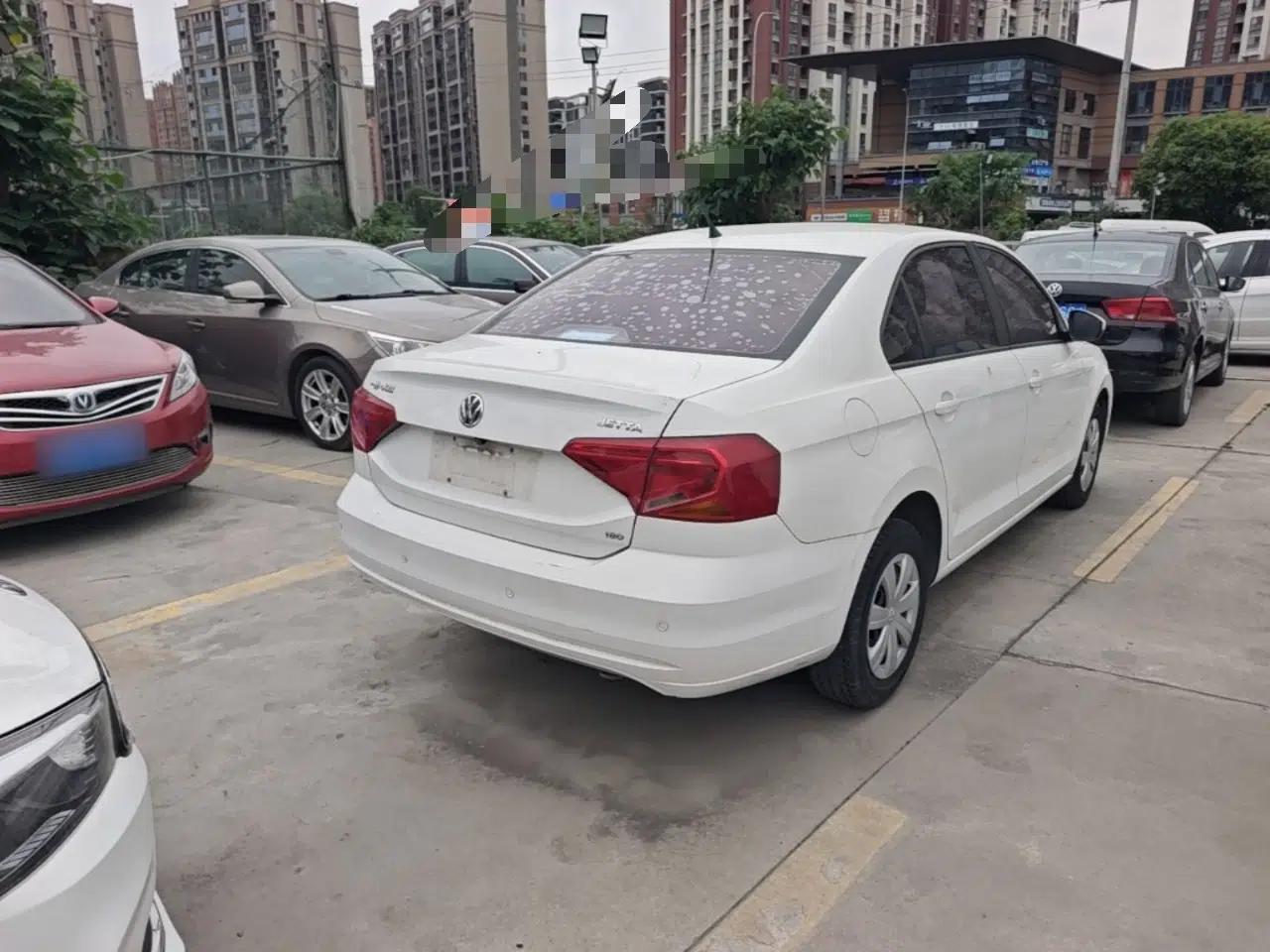 Volkswagen Jetta 2017 1.5L Manual Fashion Edition — миниатюра 6