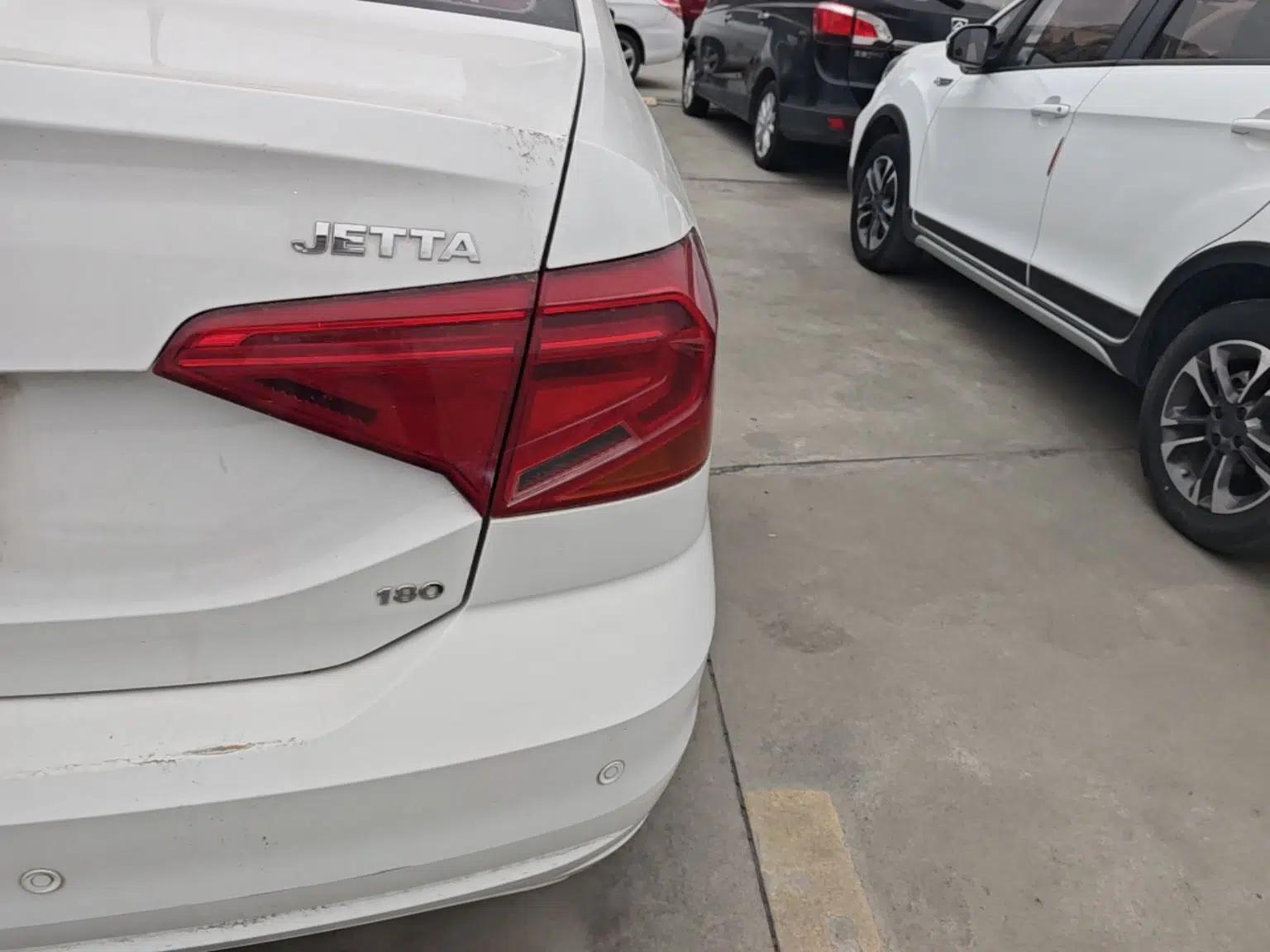 Volkswagen Jetta 2017 1.5L Manual Fashion Edition — миниатюра 7