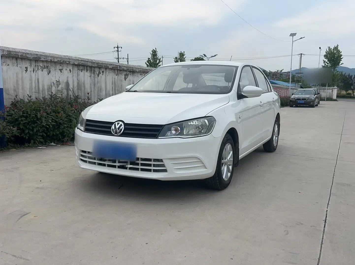 Volkswagen Jetta 2015 1.6L Manual Fashion Edition — миниатюра 1