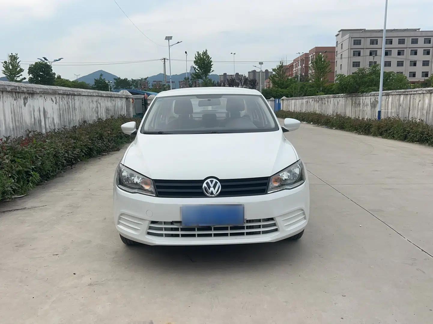Volkswagen Jetta 2015 1.6L Manual Fashion Edition — миниатюра 2