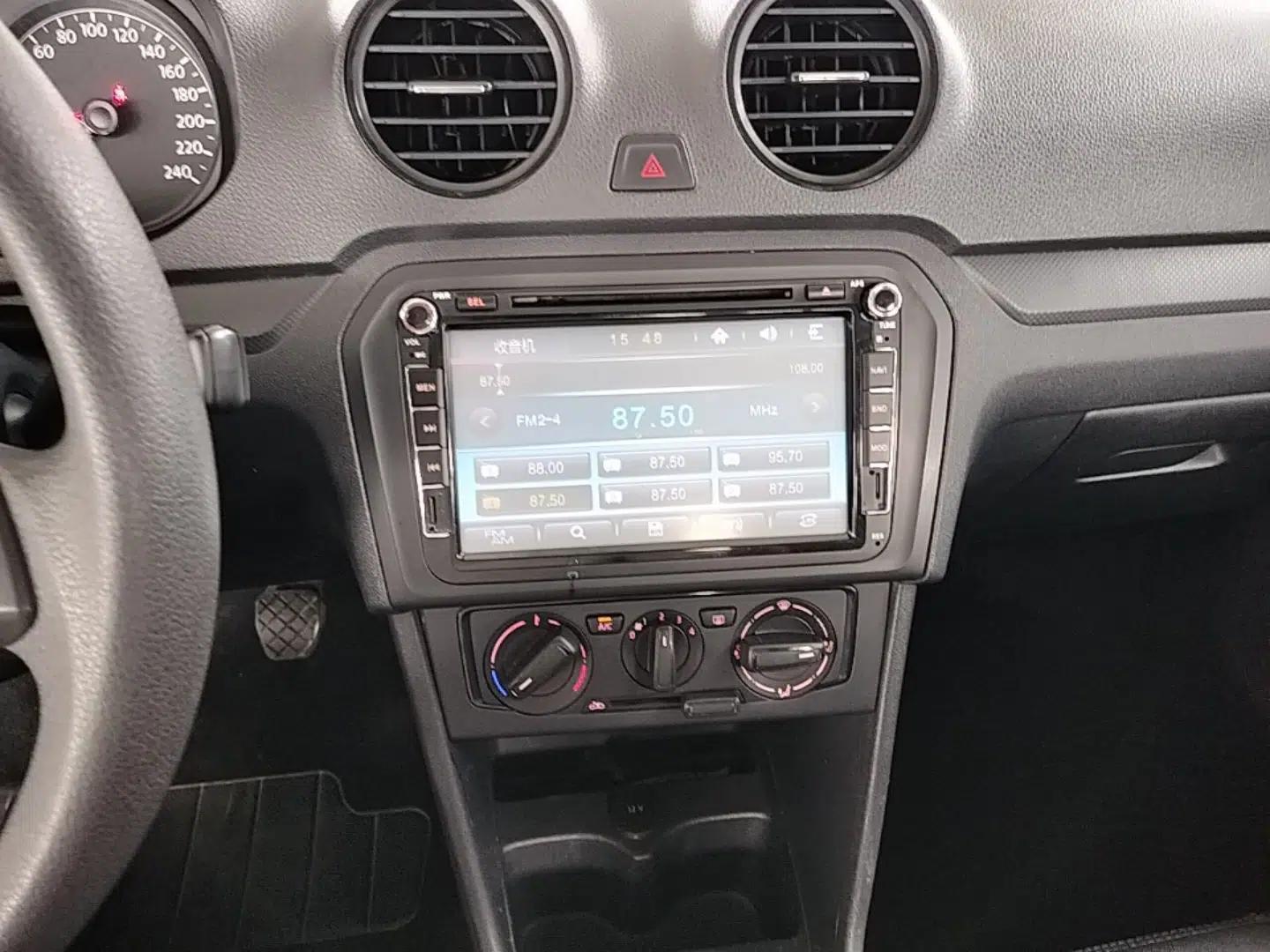Volkswagen Jetta 2015 1.6L Manual Fashion Edition — миниатюра 14