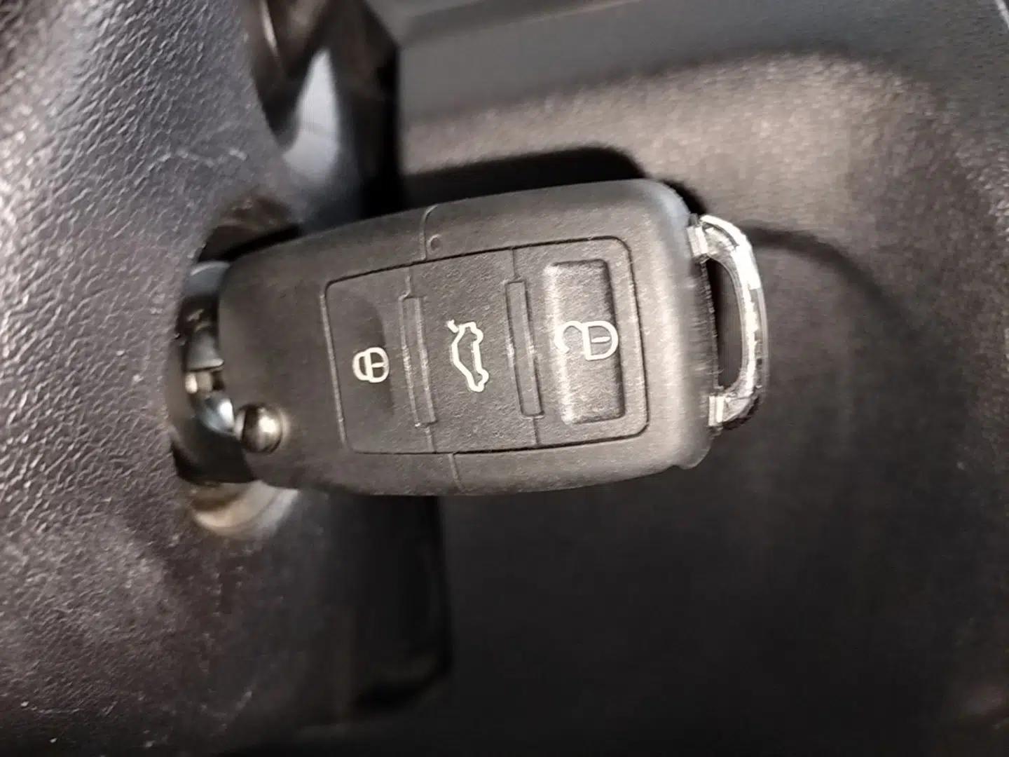 Volkswagen Jetta 2015 1.6L Manual Fashion Edition — миниатюра 19