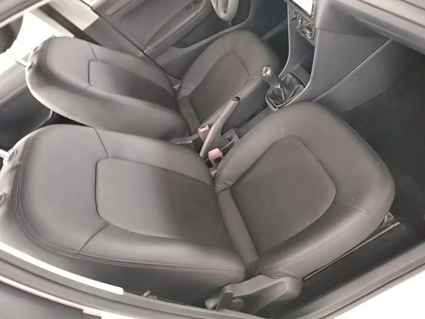 Volkswagen Jetta 2015 1.6L Manual Fashion Edition — миниатюра 23