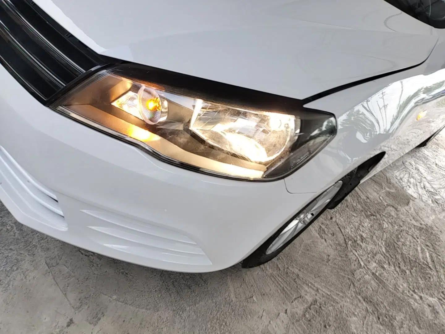 Volkswagen Jetta 2015 1.6L Manual Fashion Edition — миниатюра 5