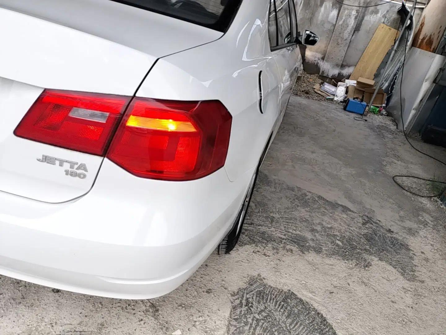 Volkswagen Jetta 2015 1.6L Manual Fashion Edition — миниатюра 6