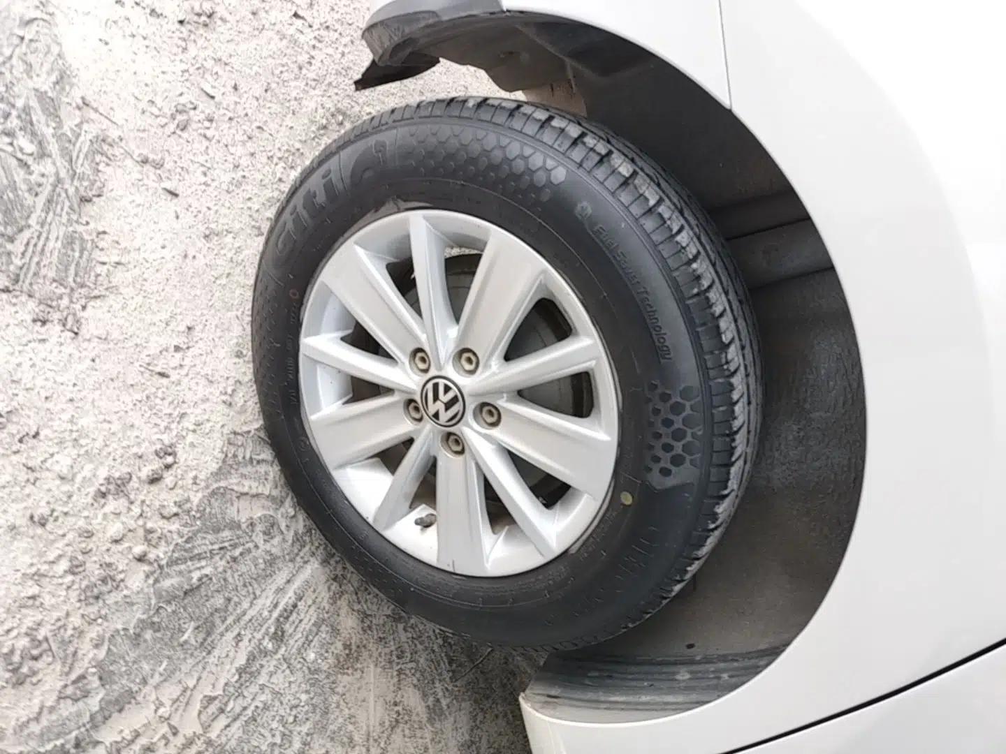 Volkswagen Jetta 2015 1.6L Manual Fashion Edition — миниатюра 8