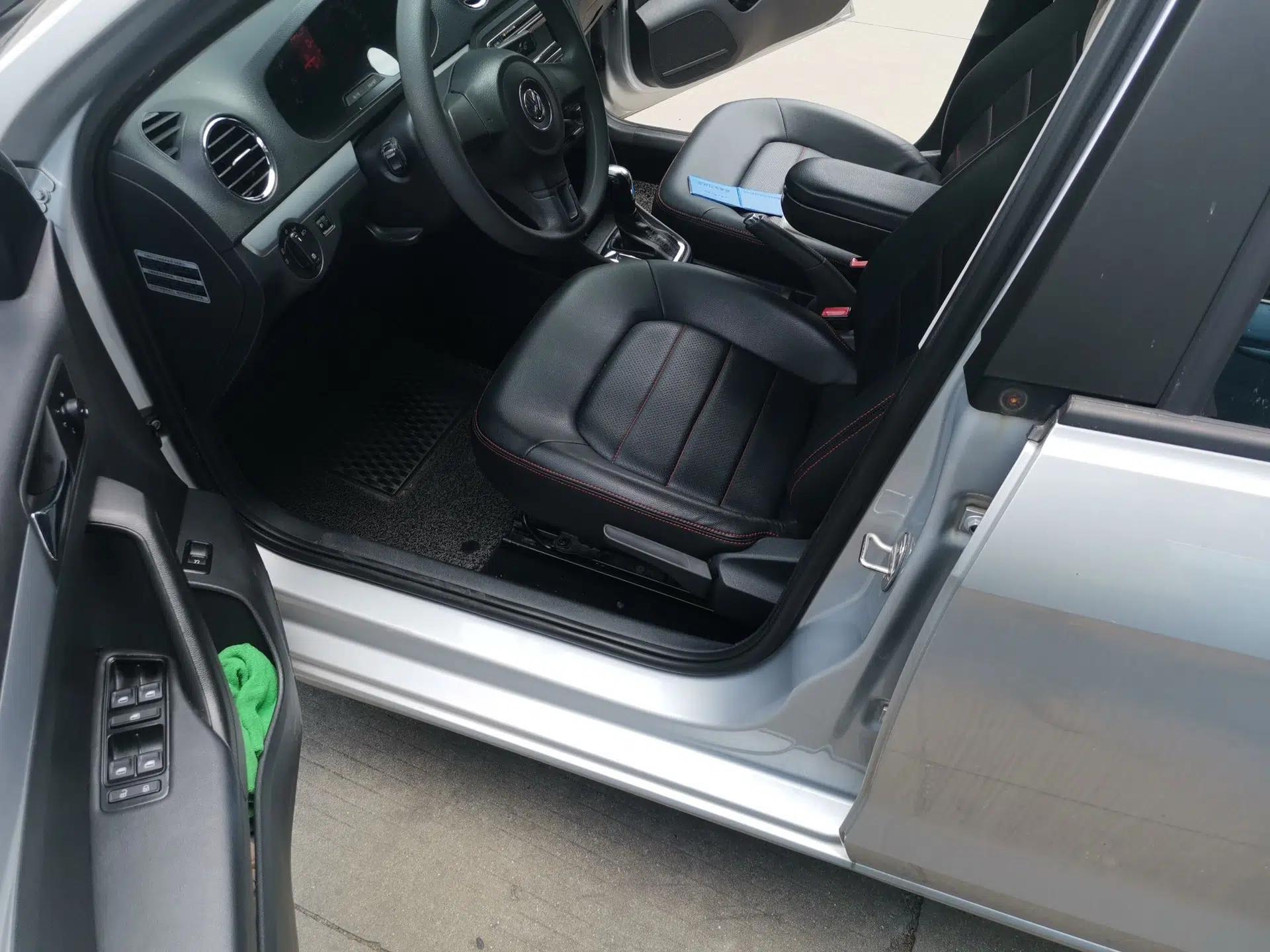Volkswagen Jetta 2015 1.6L Automatic Comfort Model — миниатюра 17
