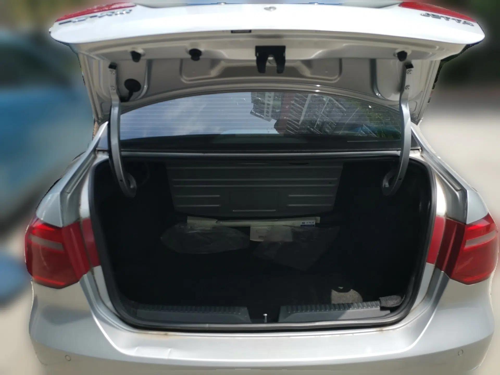 Volkswagen Jetta 2015 1.6L Automatic Comfort Model — миниатюра 20