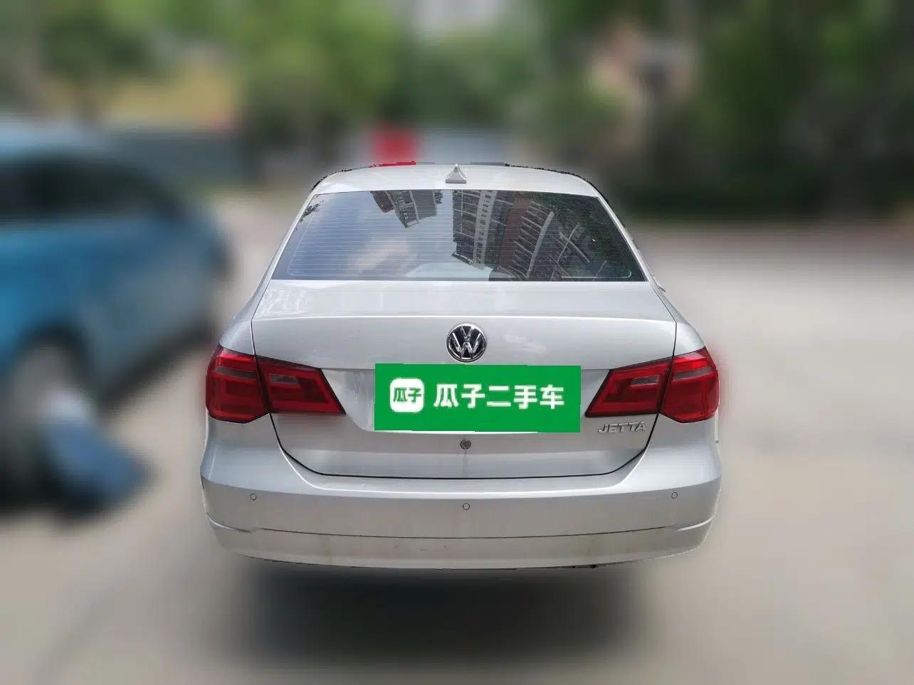 Volkswagen Jetta 2015 1.6L Automatic Comfort Model — миниатюра 5
