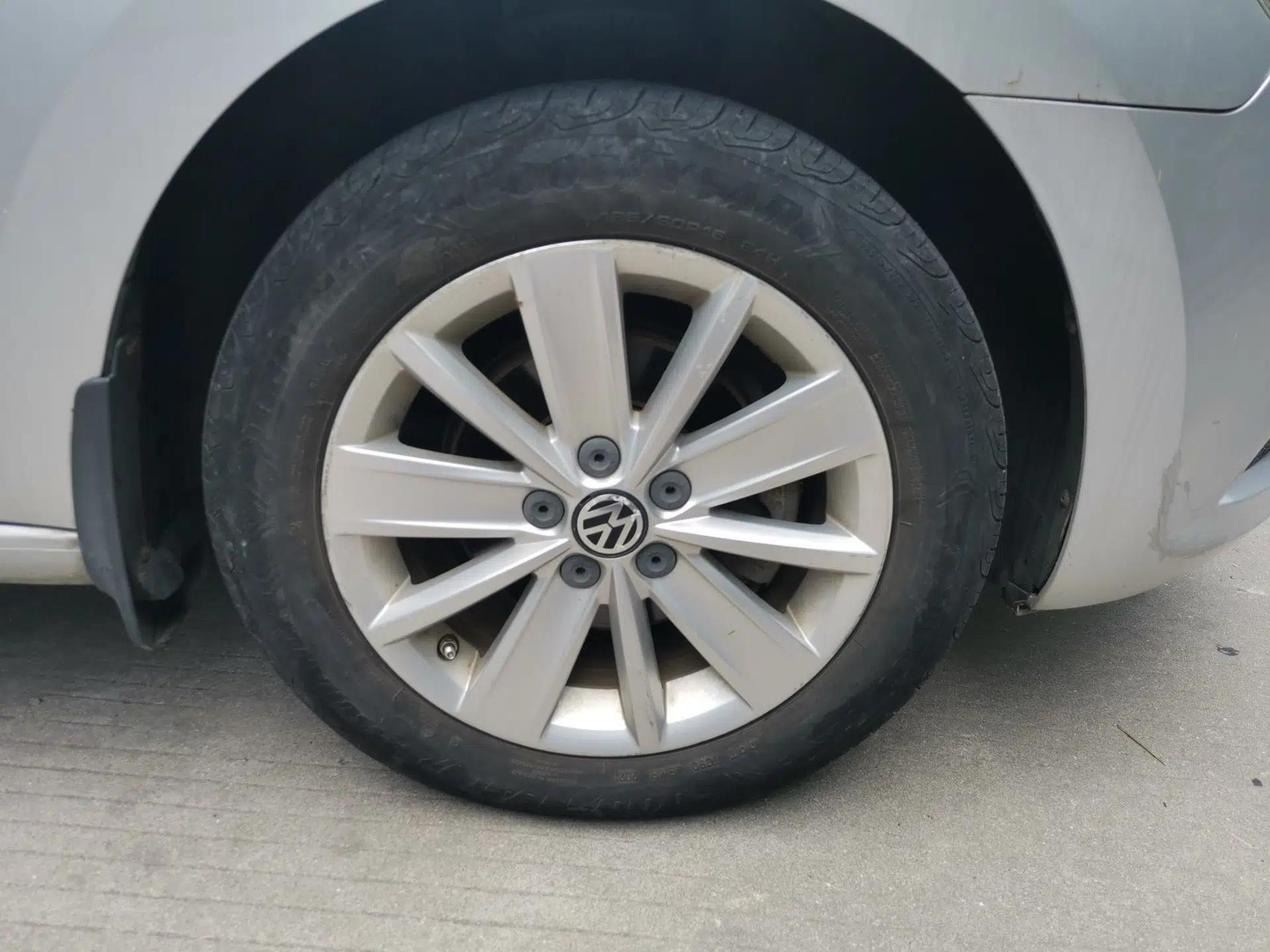 Volkswagen Jetta 2015 1.6L Automatic Comfort Model — миниатюра 8