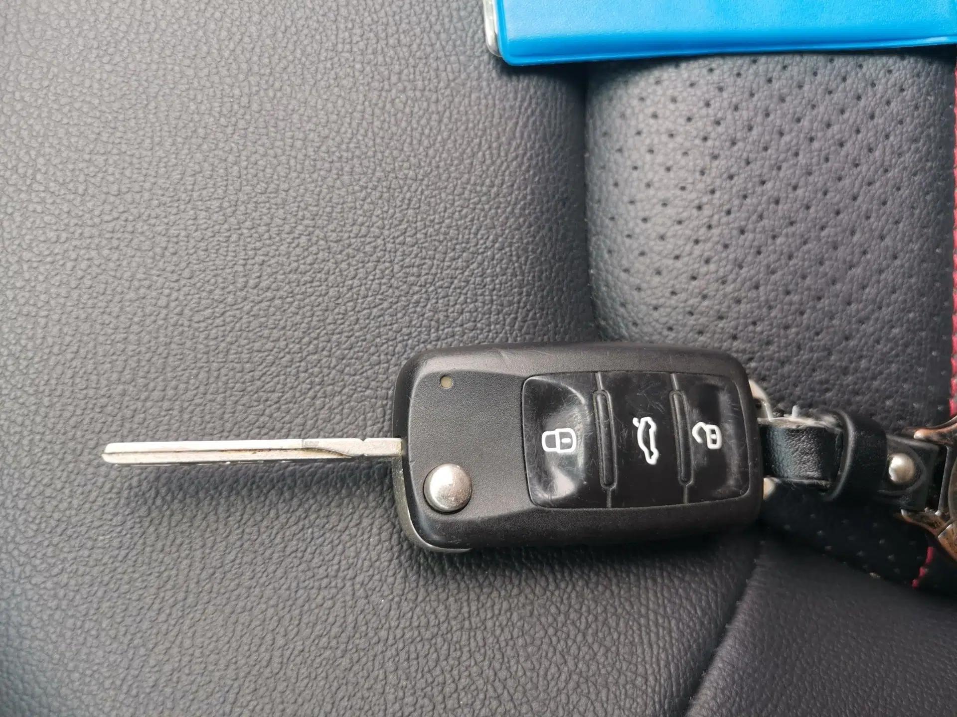 Volkswagen Jetta 2015 1.6L Automatic Comfort Model — миниатюра 9