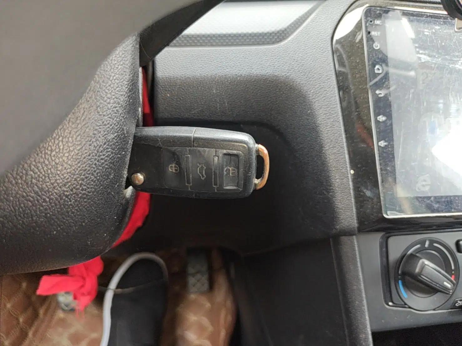 Volkswagen Jetta 2015 1.6L Manual Fashion Edition — миниатюра 12