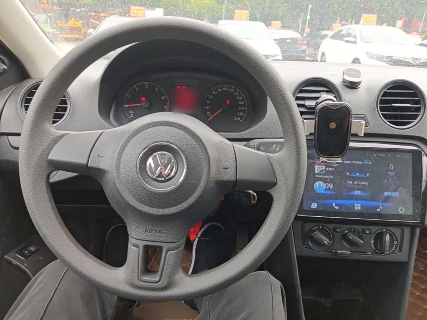 Volkswagen Jetta 2015 1.6L Manual Fashion Edition — миниатюра 13