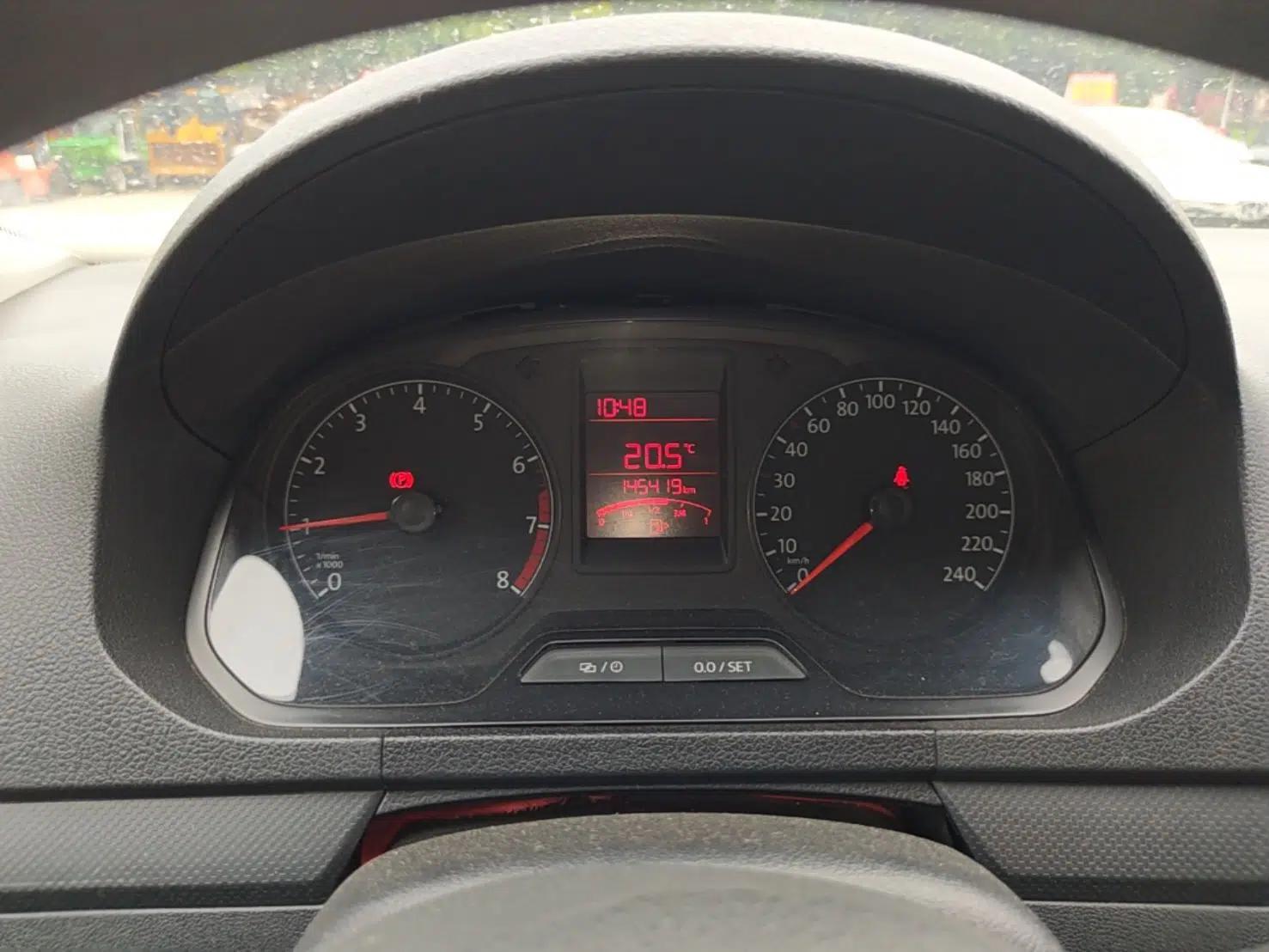 Volkswagen Jetta 2015 1.6L Manual Fashion Edition — миниатюра 15