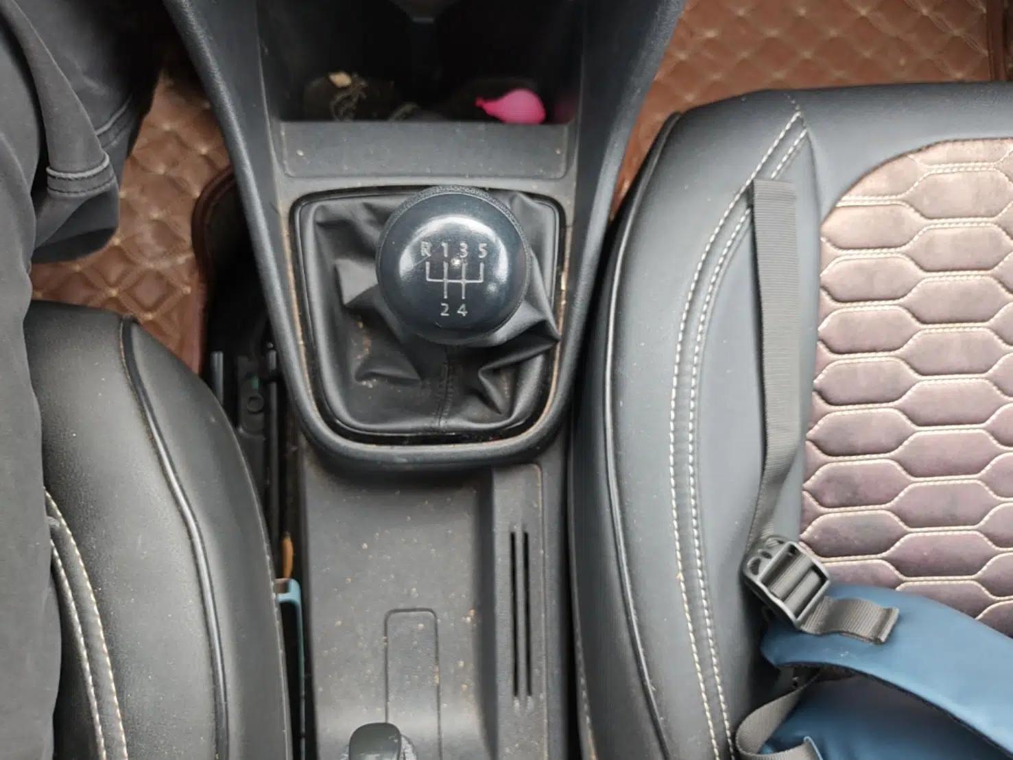 Volkswagen Jetta 2015 1.6L Manual Fashion Edition — миниатюра 17