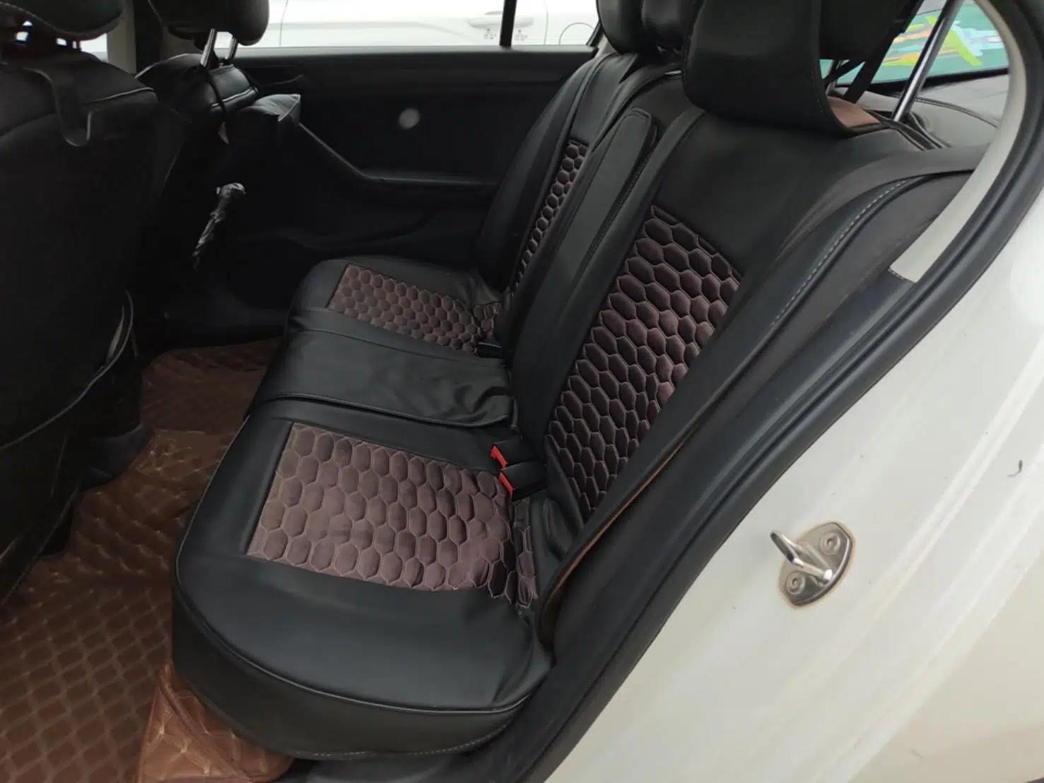 Volkswagen Jetta 2015 1.6L Manual Fashion Edition — миниатюра 20