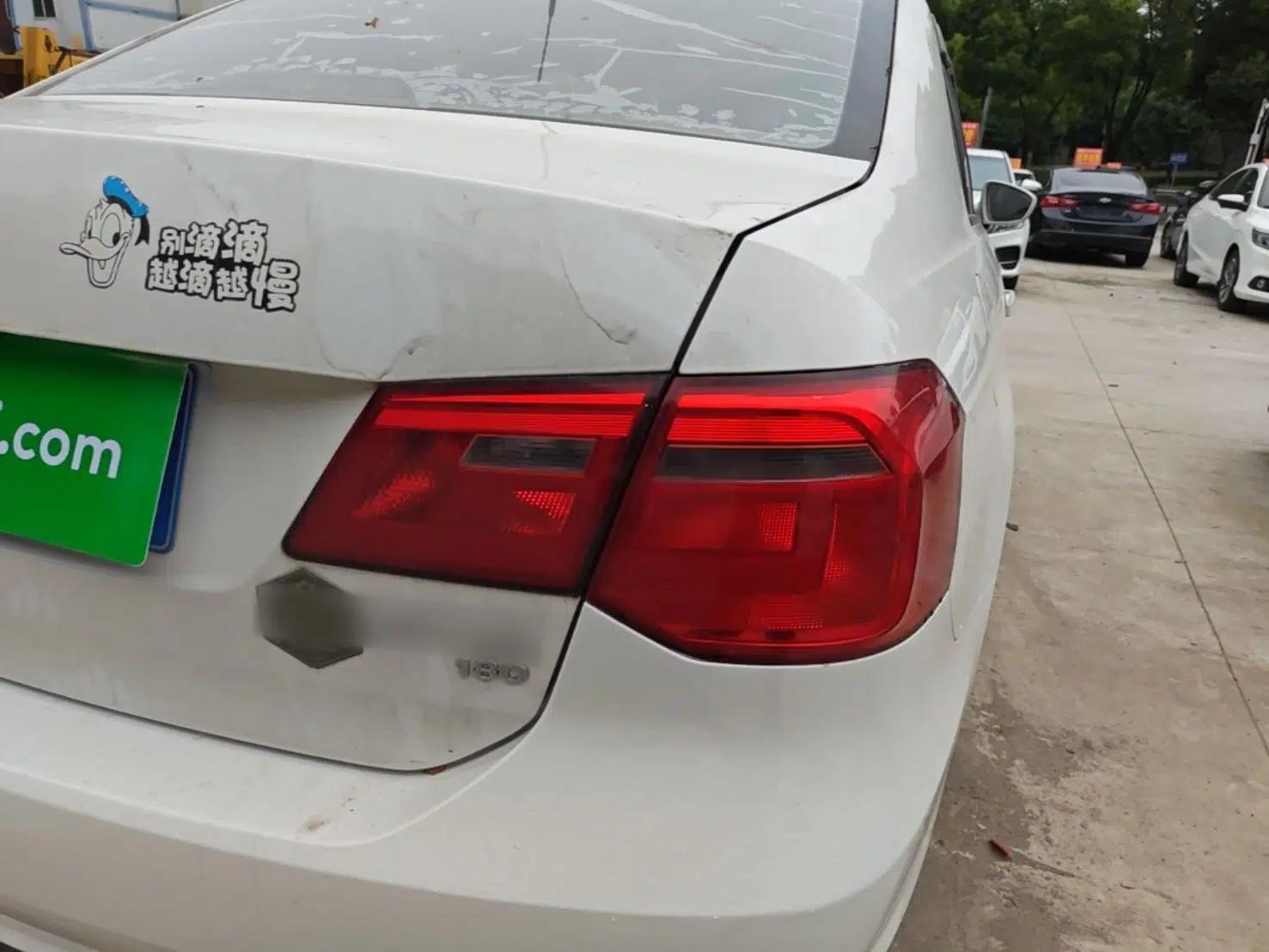 Volkswagen Jetta 2015 1.6L Manual Fashion Edition — миниатюра 7