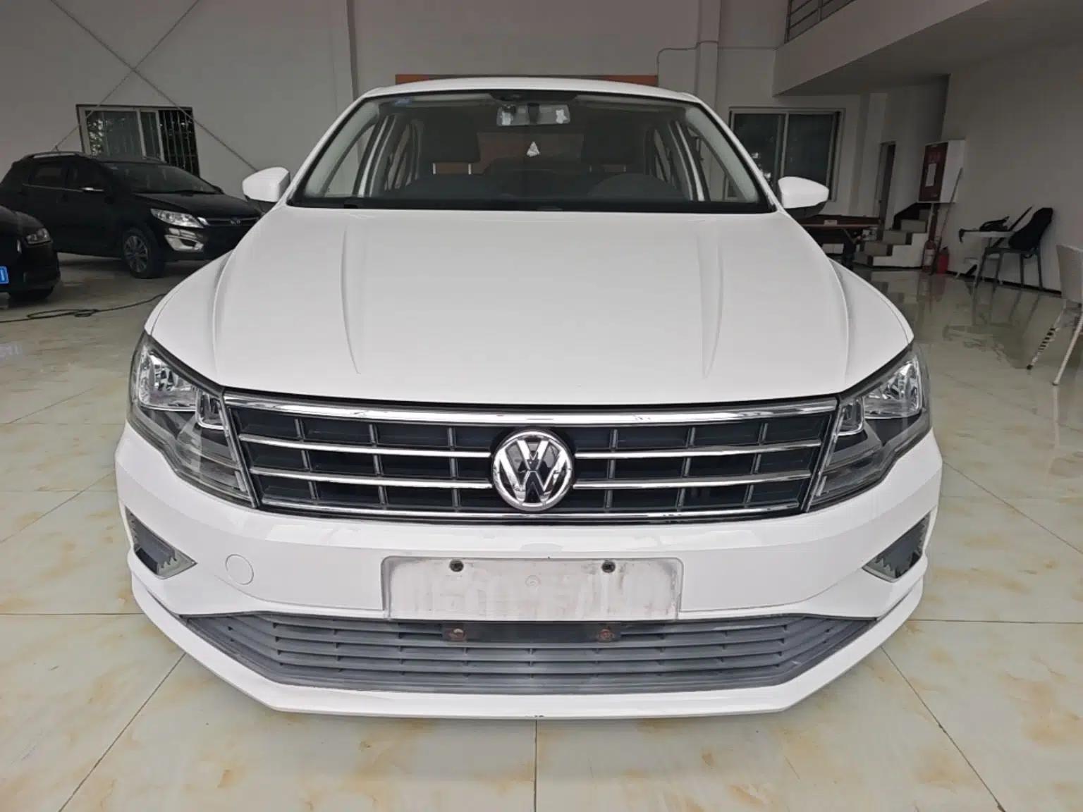 Volkswagen Jetta 2017 1.4L Manual Fashion Edition — миниатюра 2
