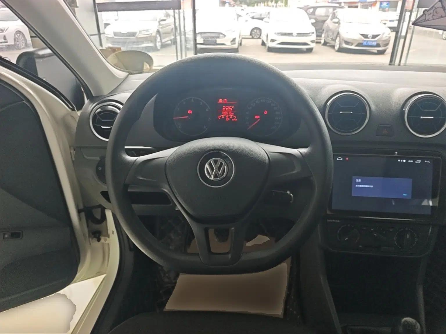 Volkswagen Jetta 2017 1.4L Manual Fashion Edition — миниатюра 14