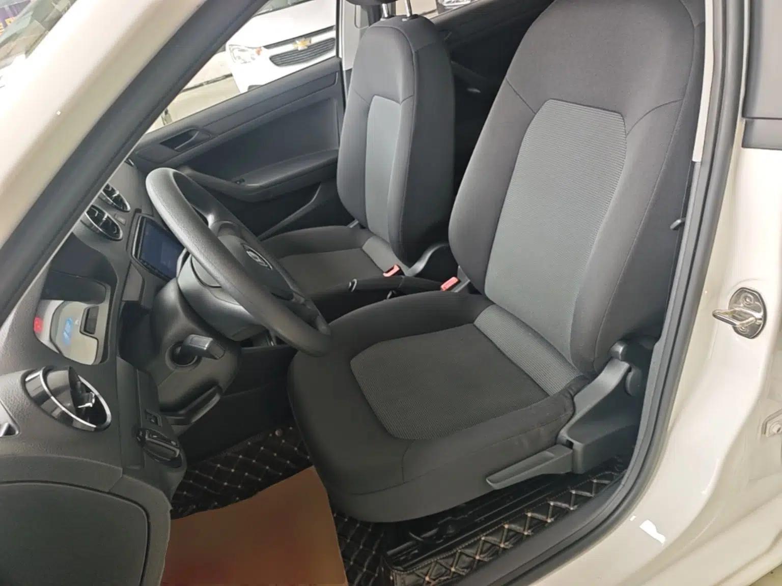 Volkswagen Jetta 2017 1.4L Manual Fashion Edition — миниатюра 18