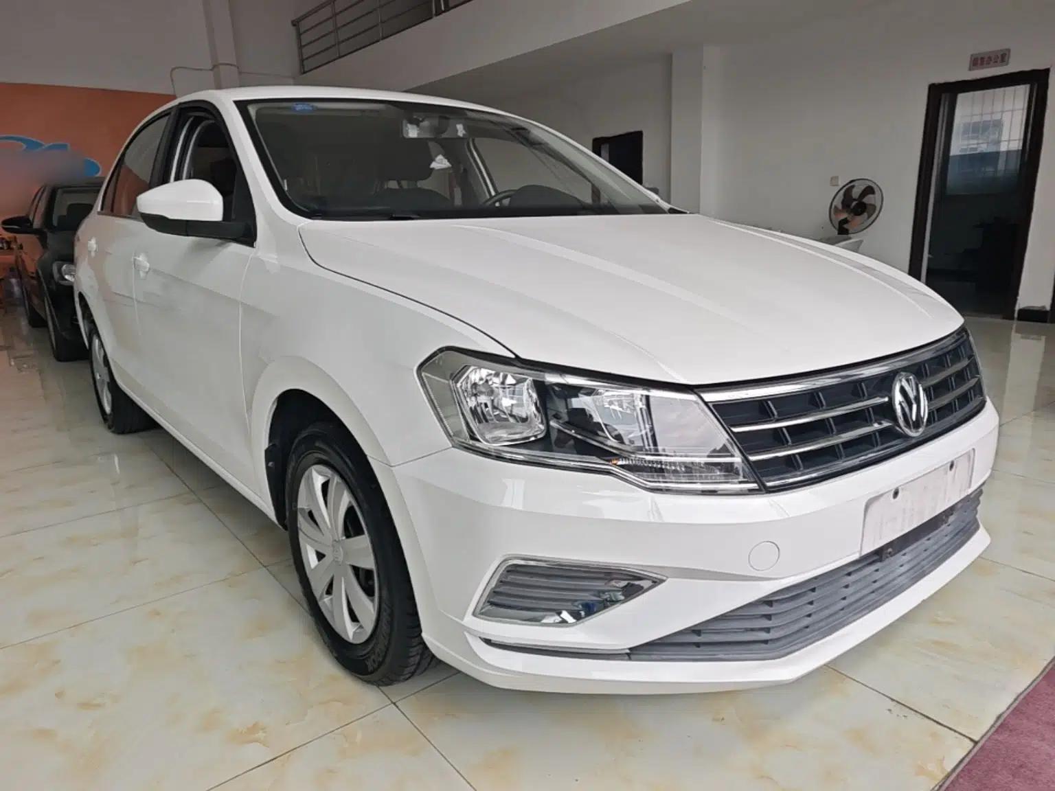 Volkswagen Jetta 2017 1.4L Manual Fashion Edition — миниатюра 3