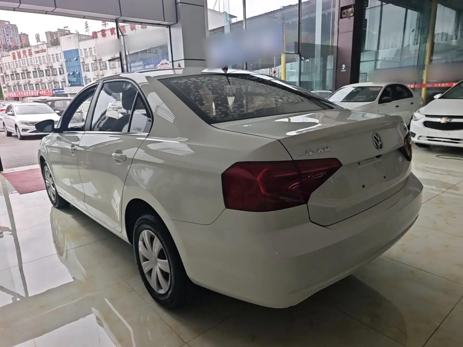 Volkswagen Jetta 2017 1.4L Manual Fashion Edition — миниатюра 4