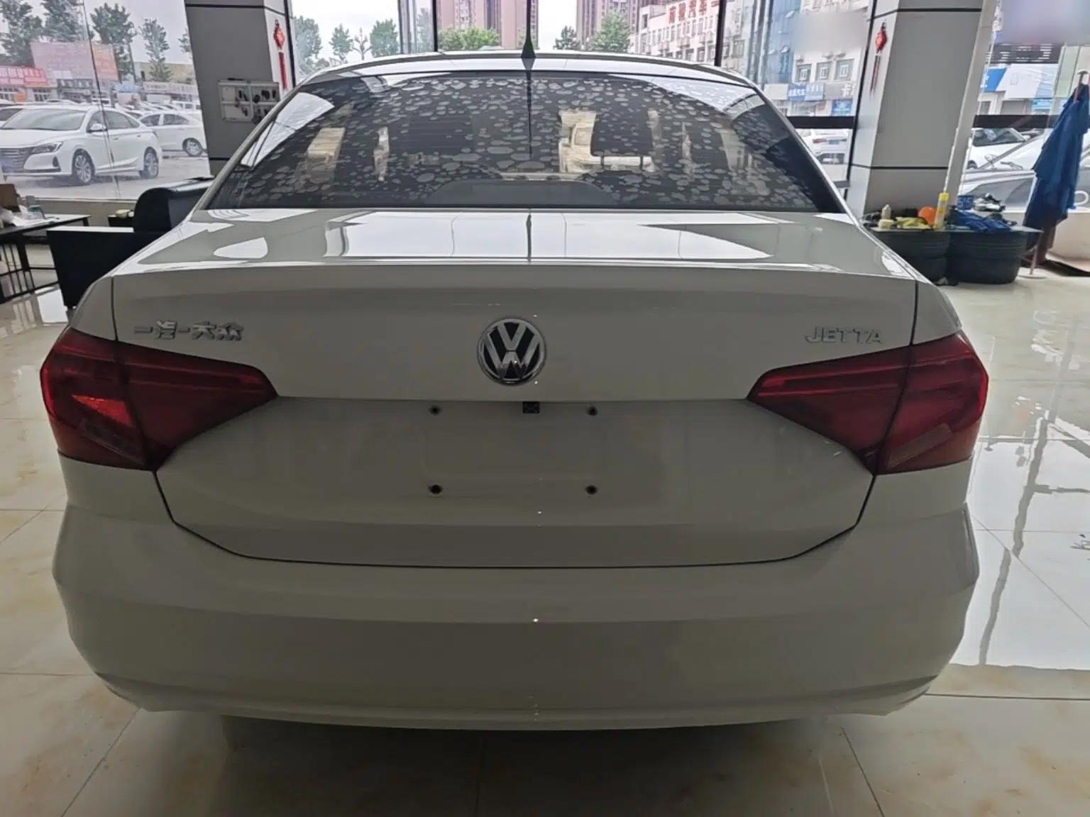 Volkswagen Jetta 2017 1.4L Manual Fashion Edition — миниатюра 5