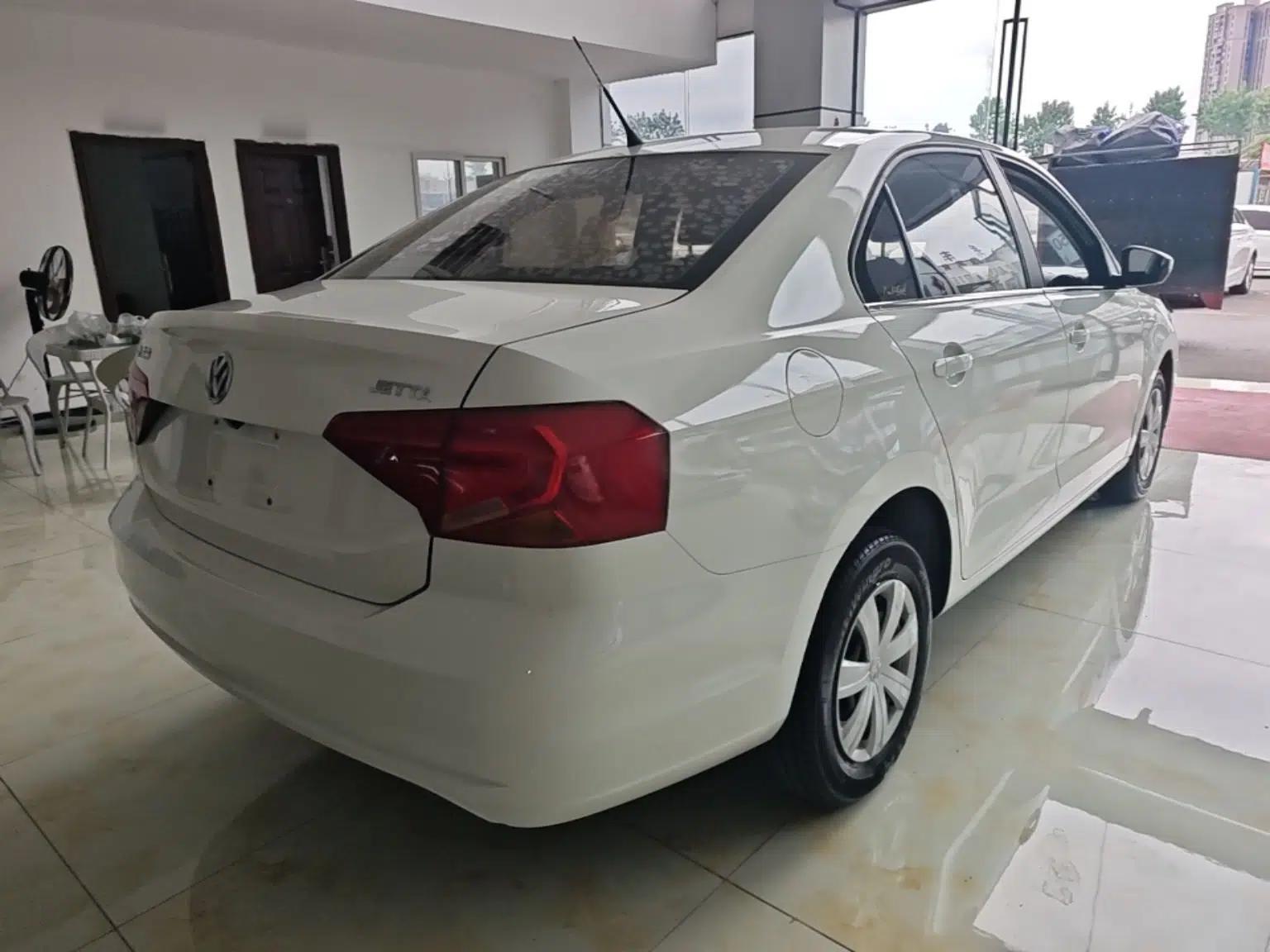 Volkswagen Jetta 2017 1.4L Manual Fashion Edition — миниатюра 6