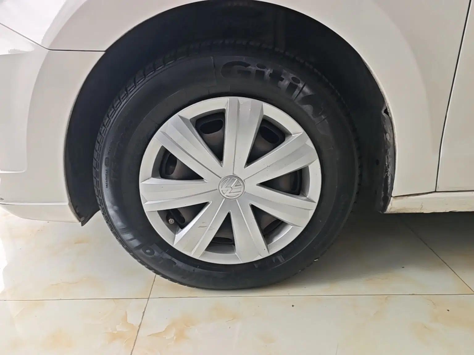 Volkswagen Jetta 2017 1.4L Manual Fashion Edition — миниатюра 8