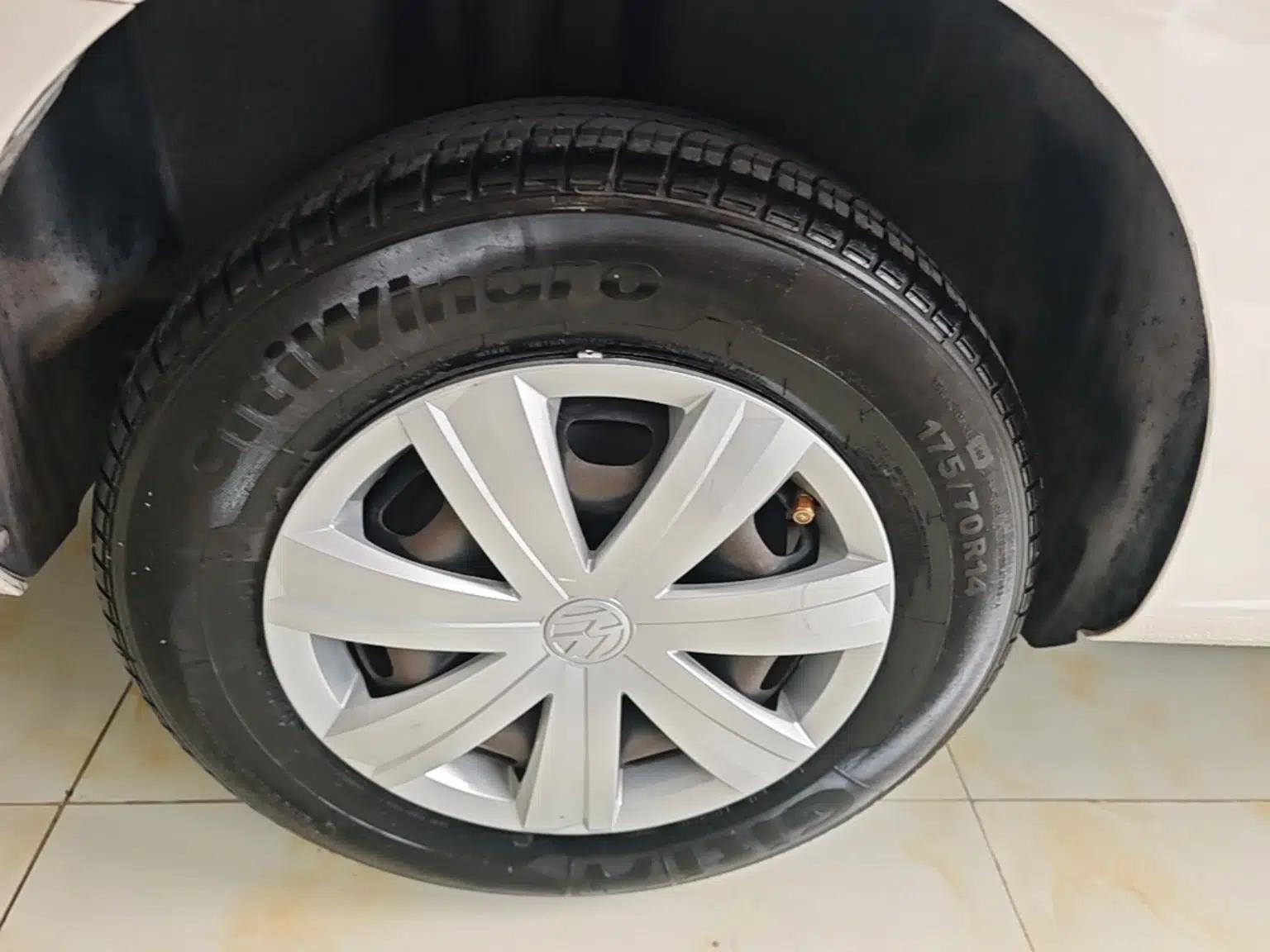 Volkswagen Jetta 2017 1.4L Manual Fashion Edition — миниатюра 10