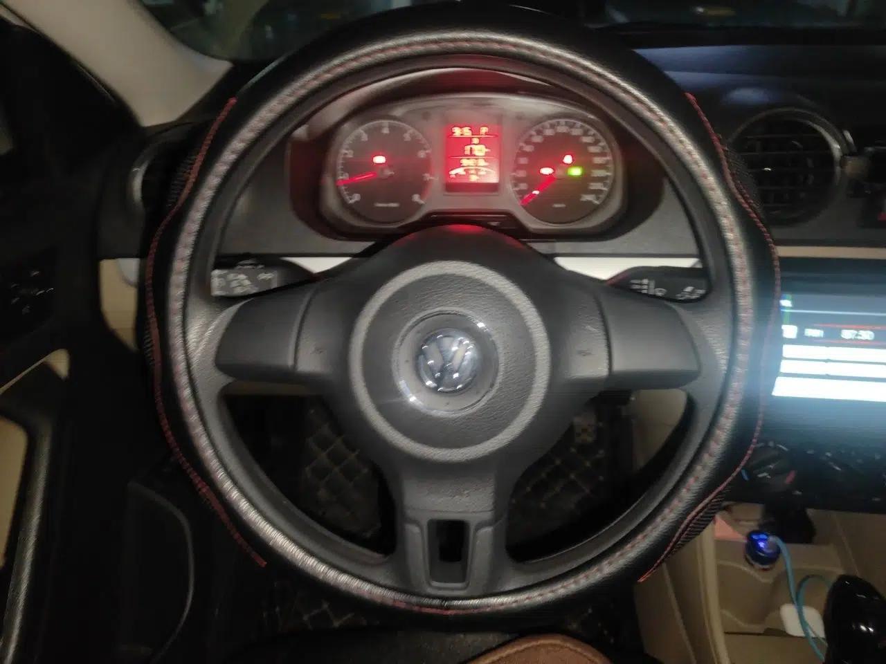 Volkswagen Jetta 2013 1.6L Automatic Comfort Model — миниатюра 11