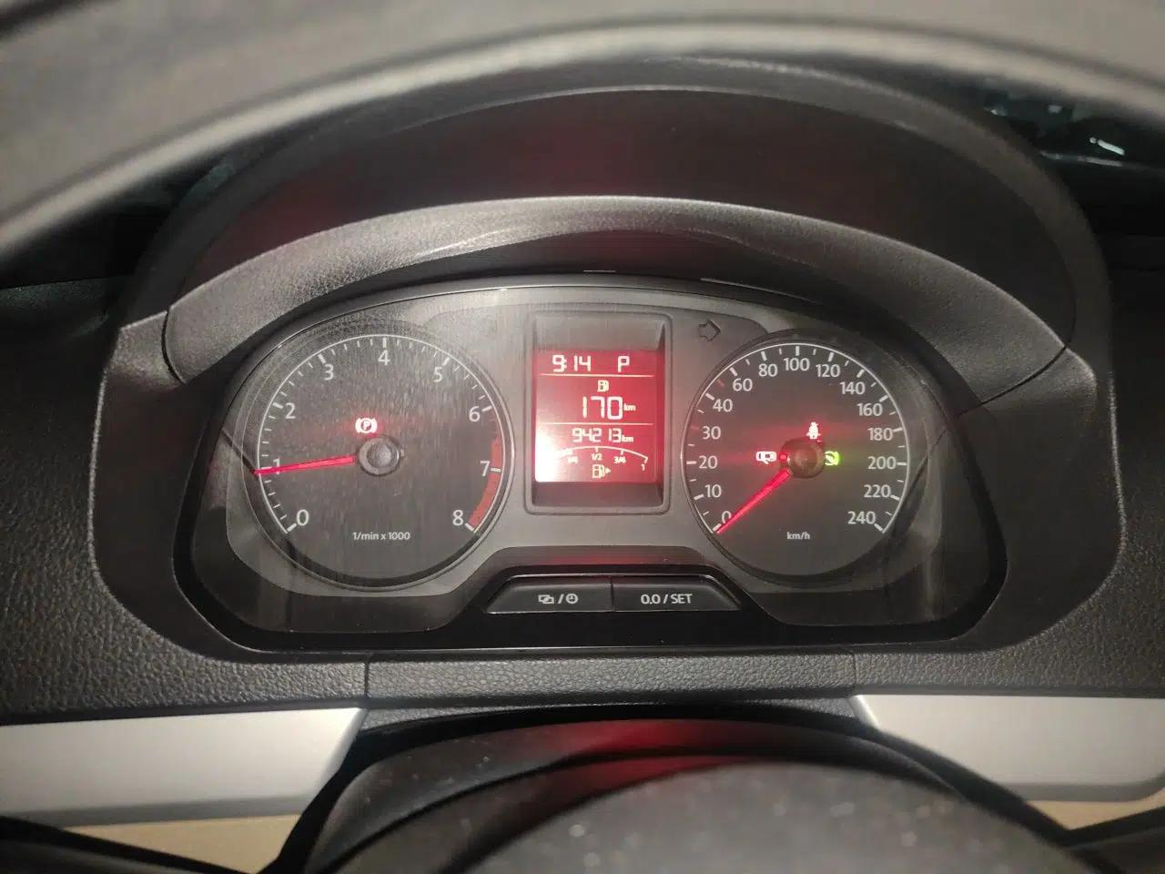 Volkswagen Jetta 2013 1.6L Automatic Comfort Model — миниатюра 12