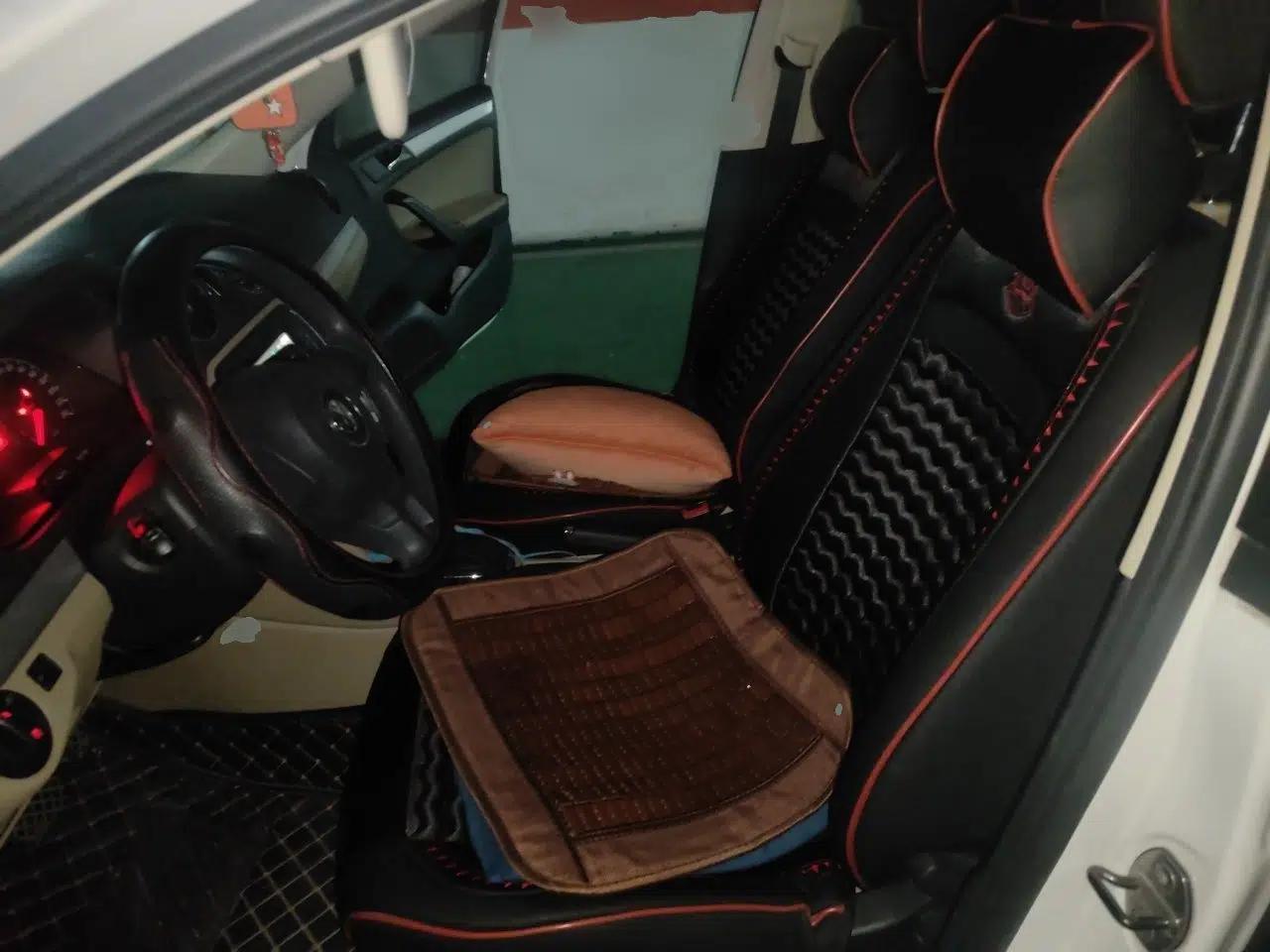 Volkswagen Jetta 2013 1.6L Automatic Comfort Model — миниатюра 16