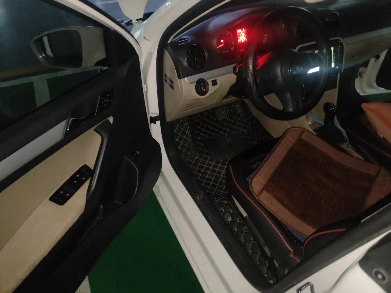 Volkswagen Jetta 2013 1.6L Automatic Comfort Model — миниатюра 17