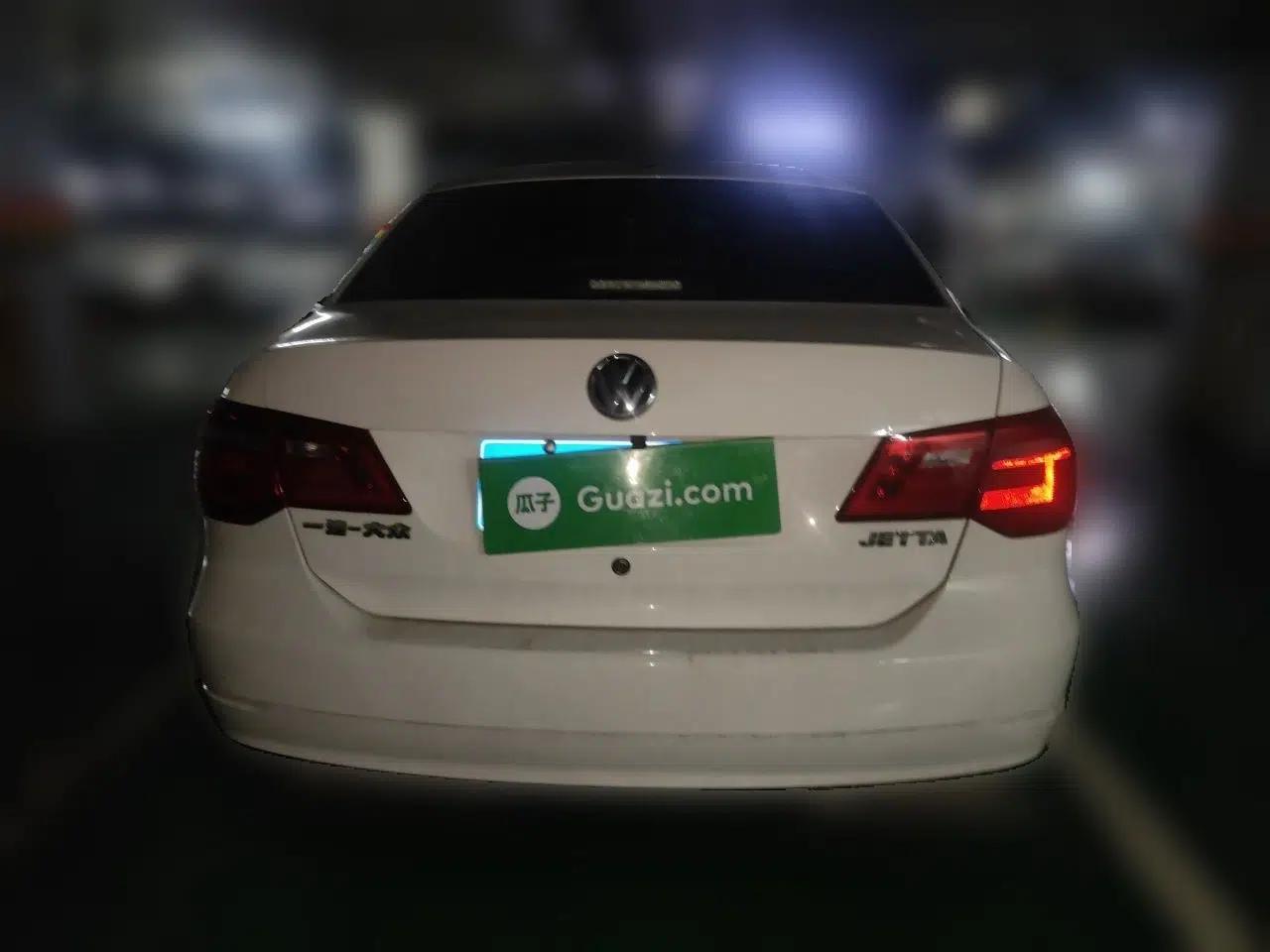 Volkswagen Jetta 2013 1.6L Automatic Comfort Model — миниатюра 5