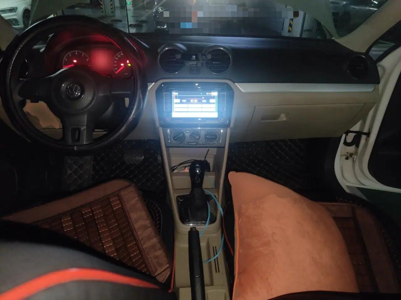 Volkswagen Jetta 2013 1.6L Automatic Comfort Model — миниатюра 10