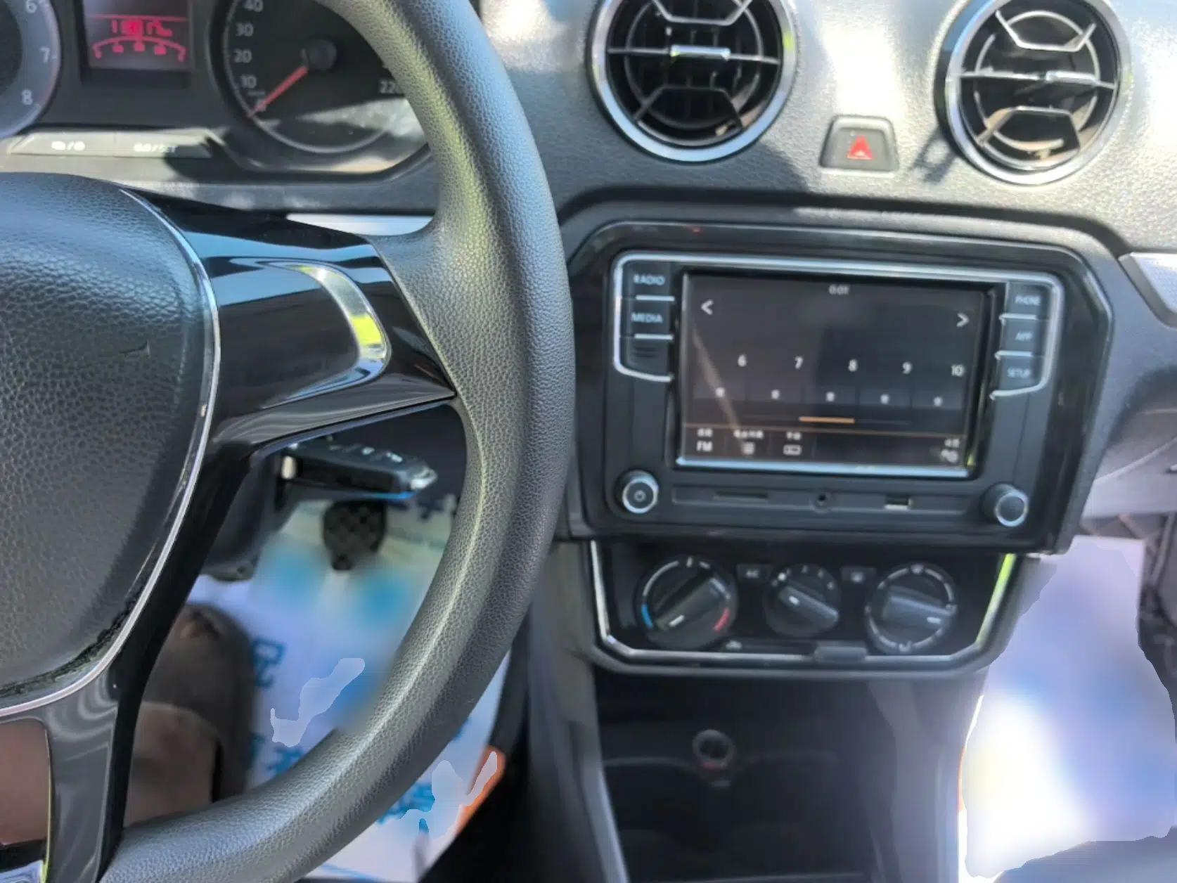 Volkswagen Jetta 2017 1.4L Manual Comfort Model — миниатюра 13