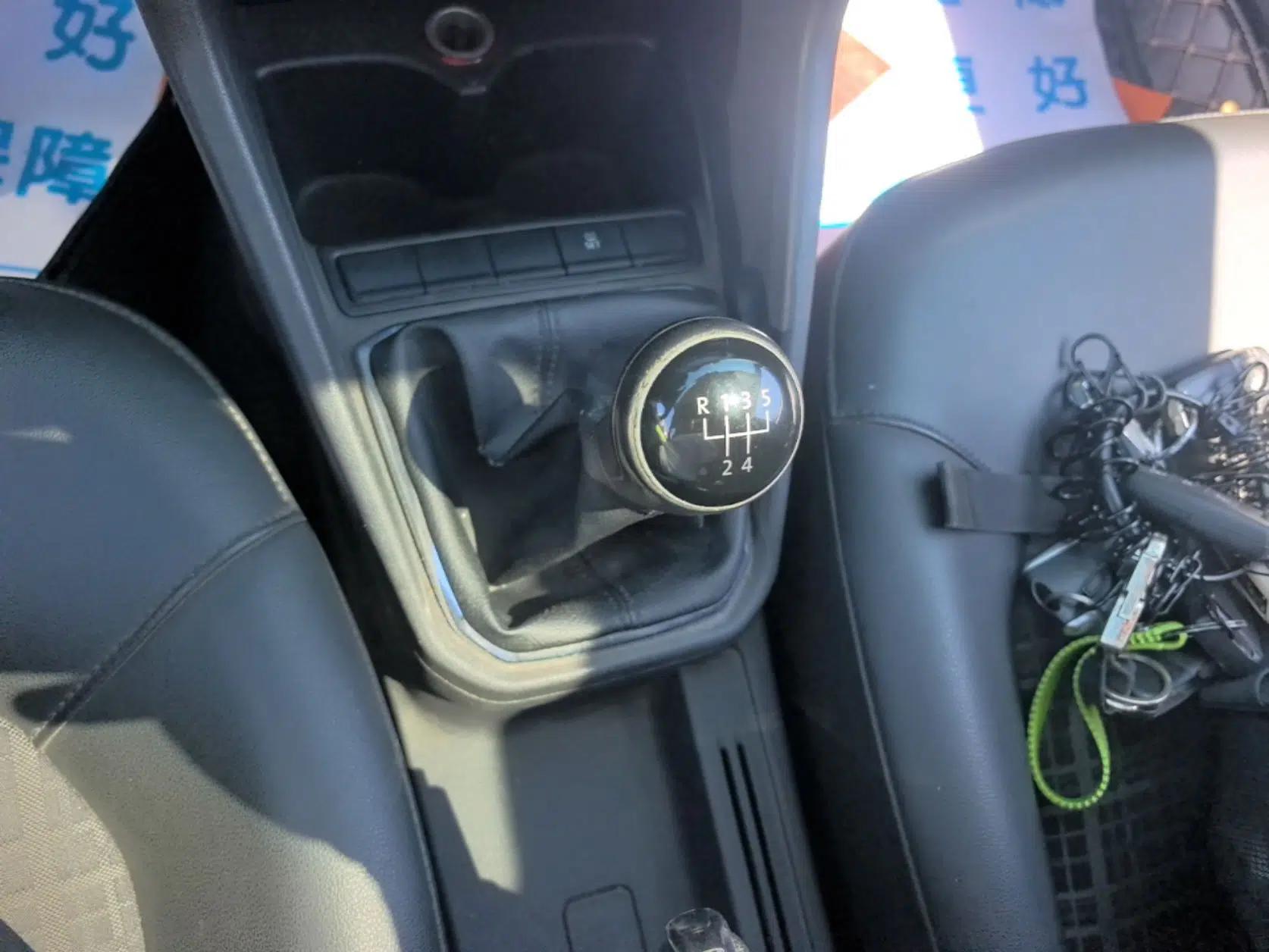 Volkswagen Jetta 2017 1.4L Manual Comfort Model — миниатюра 17
