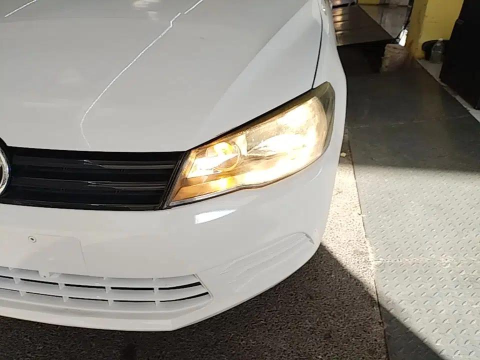 Volkswagen Jetta 2015 Value Edition 1.6L Manual Fashionable Style — миниатюра 2