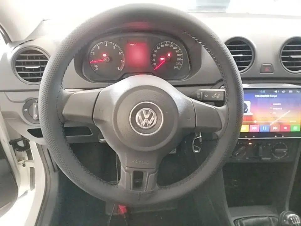 Volkswagen Jetta 2015 Value Edition 1.6L Manual Fashionable Style — миниатюра 11