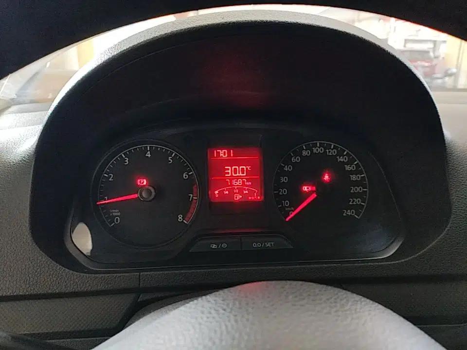 Volkswagen Jetta 2015 Value Edition 1.6L Manual Fashionable Style — миниатюра 12