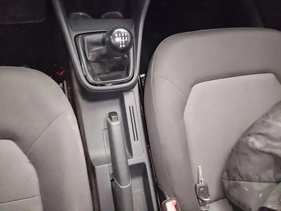 Volkswagen Jetta 2015 Value Edition 1.6L Manual Fashionable Style — миниатюра 14
