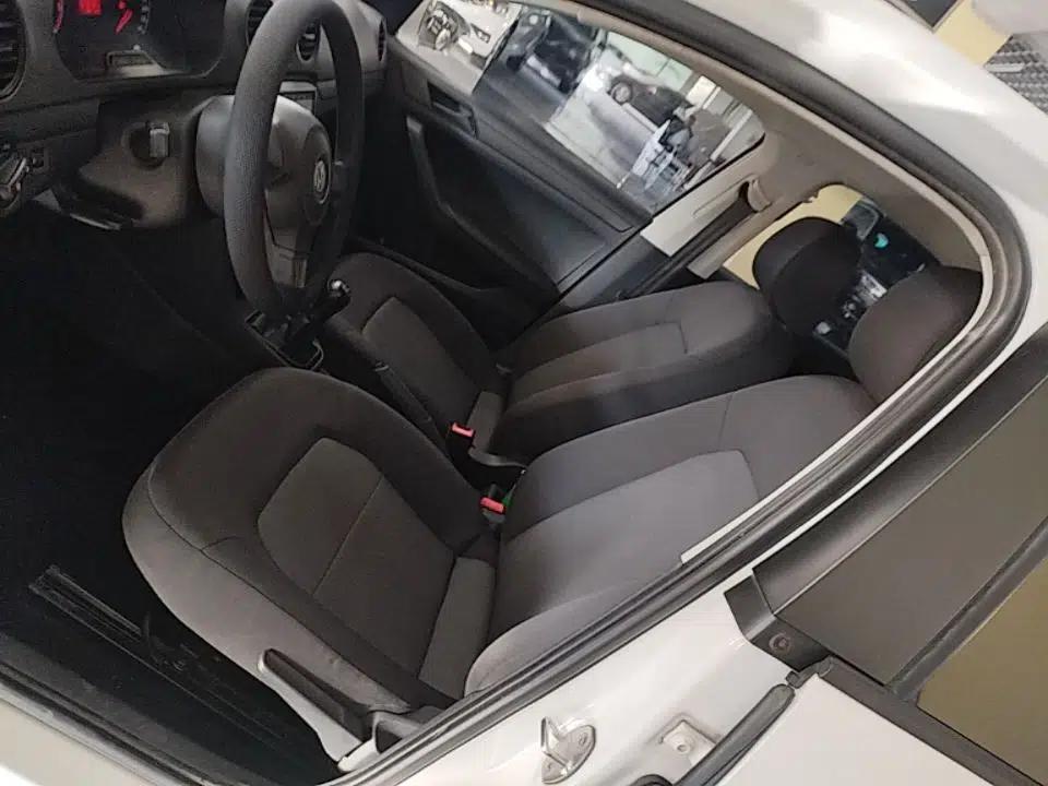 Volkswagen Jetta 2015 Value Edition 1.6L Manual Fashionable Style — миниатюра 15