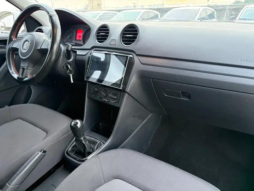 Volkswagen Jetta 2015 Value Edition 1.6L Manual Fashionable Style — миниатюра 19
