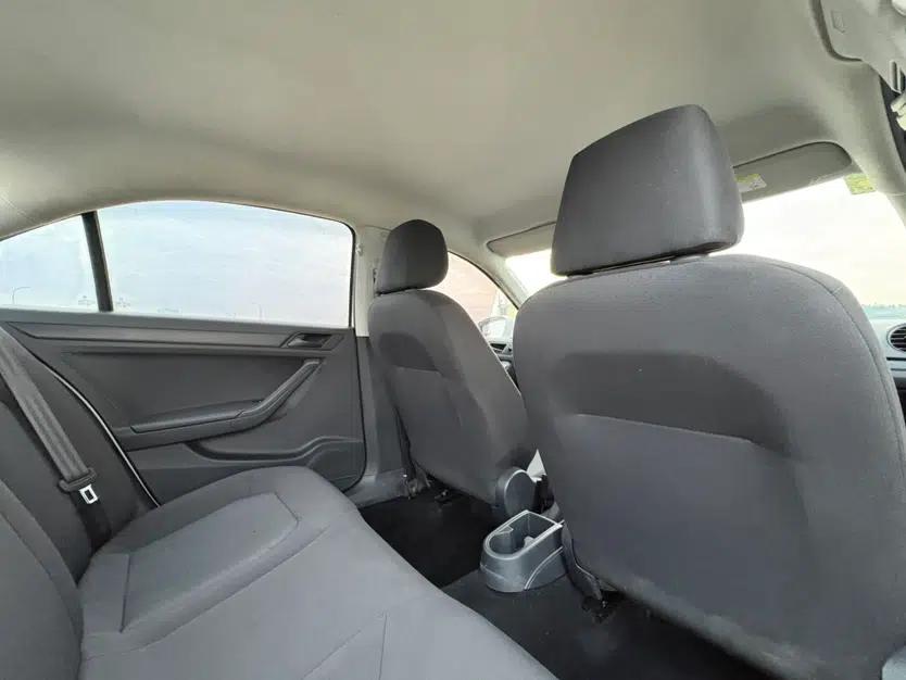 Volkswagen Jetta 2015 Value Edition 1.6L Manual Fashionable Style — миниатюра 21