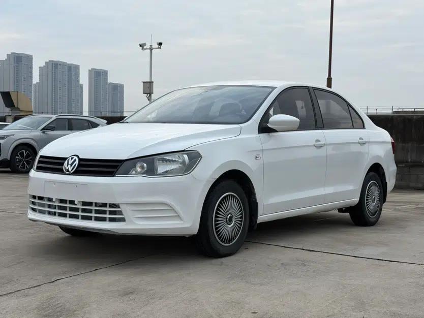 Volkswagen Jetta 2015 Value Edition 1.6L Manual Fashionable Style — миниатюра 4